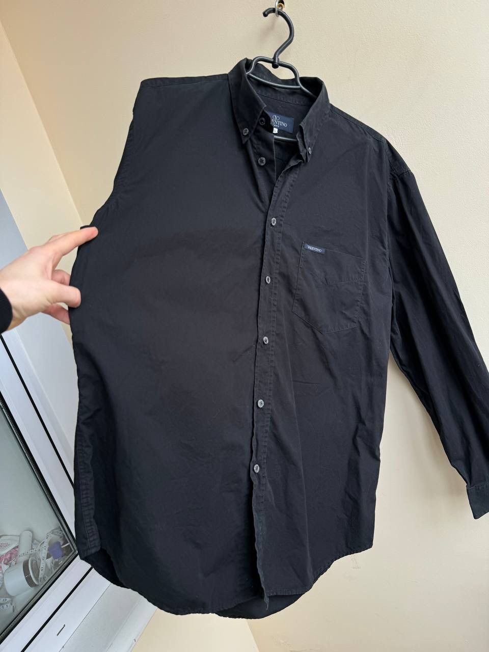 Valentino × Vintage Valentino shirt vintage 90s men’s M L black polo button Size US L / EU 52-54 / 3 - 2 Thumbnail