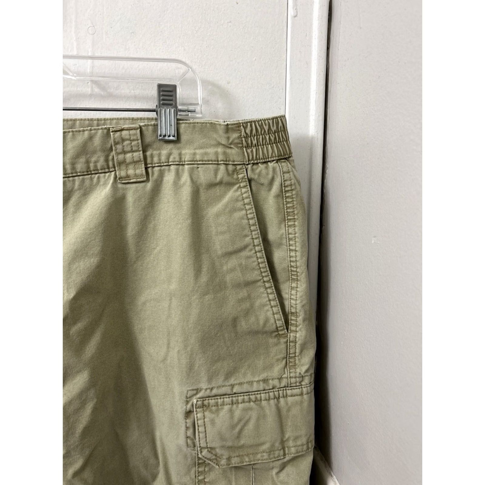 Vintage VINTAGE? No. LL Bean Cargo Shorts Mens 44 Tan Comfort Waist 9" Cargo Pocket 100% Cotton Khaki Short Size US 44 / EU 60 - 5 Thumbnail