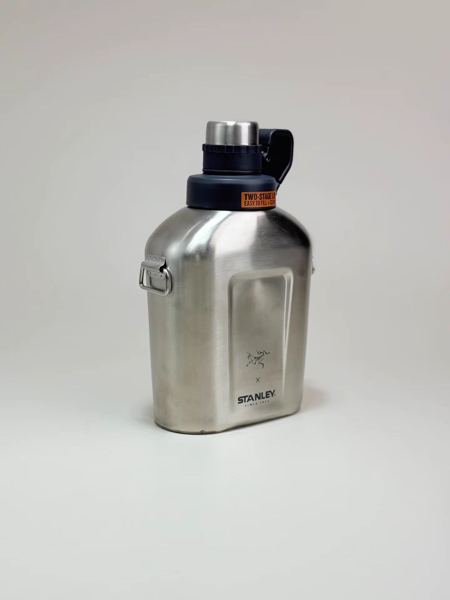 Arc'teryx ARCTERYX × STANLEY Co-branded Water Bottle Size ONE SIZE - 2 Thumbnail