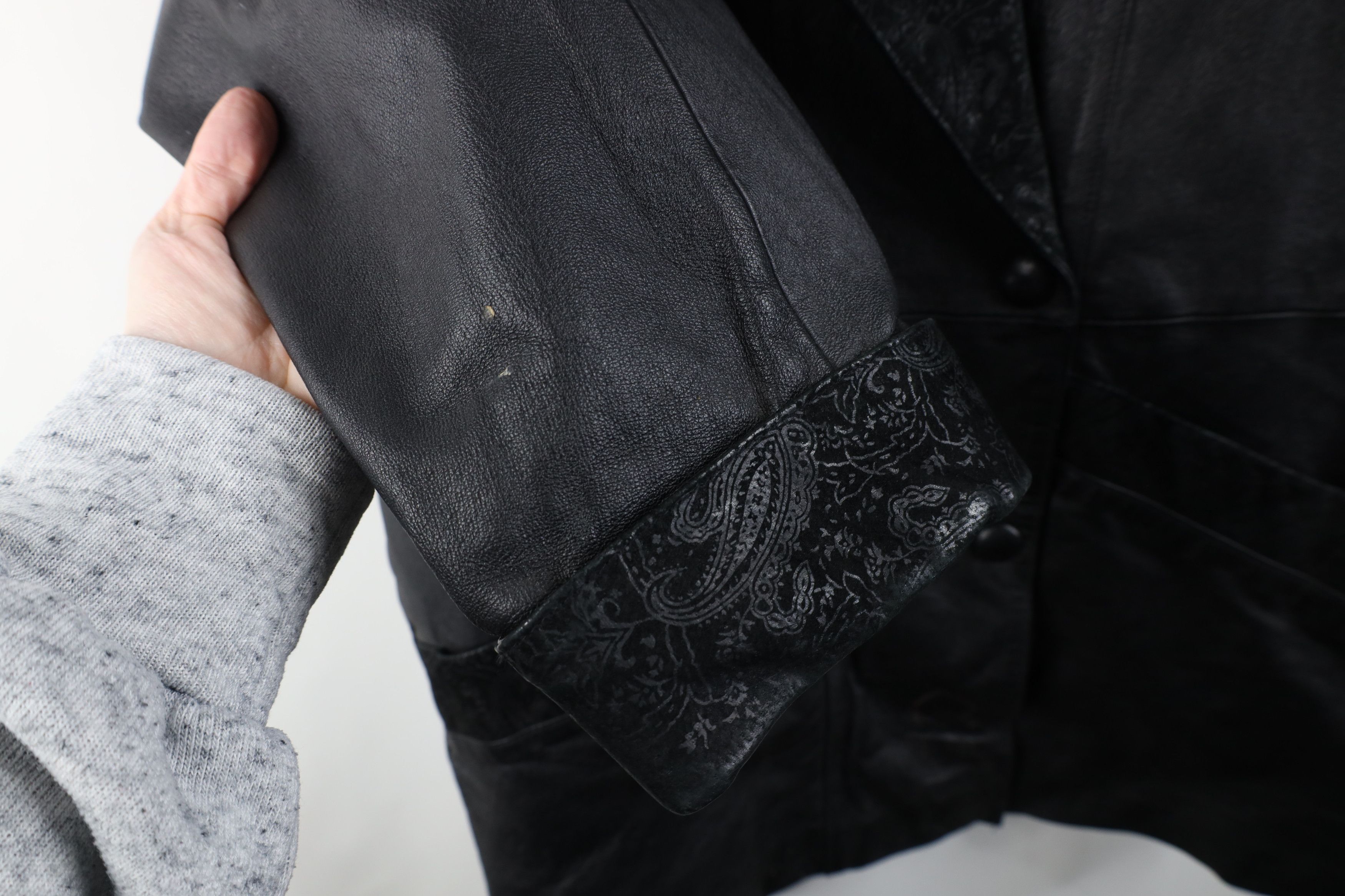 Vintage Vintage 90s Streetwear Gothic Paisley Leather Coat Jacket Size L / US 10 / IT 46 - 8 Thumbnail