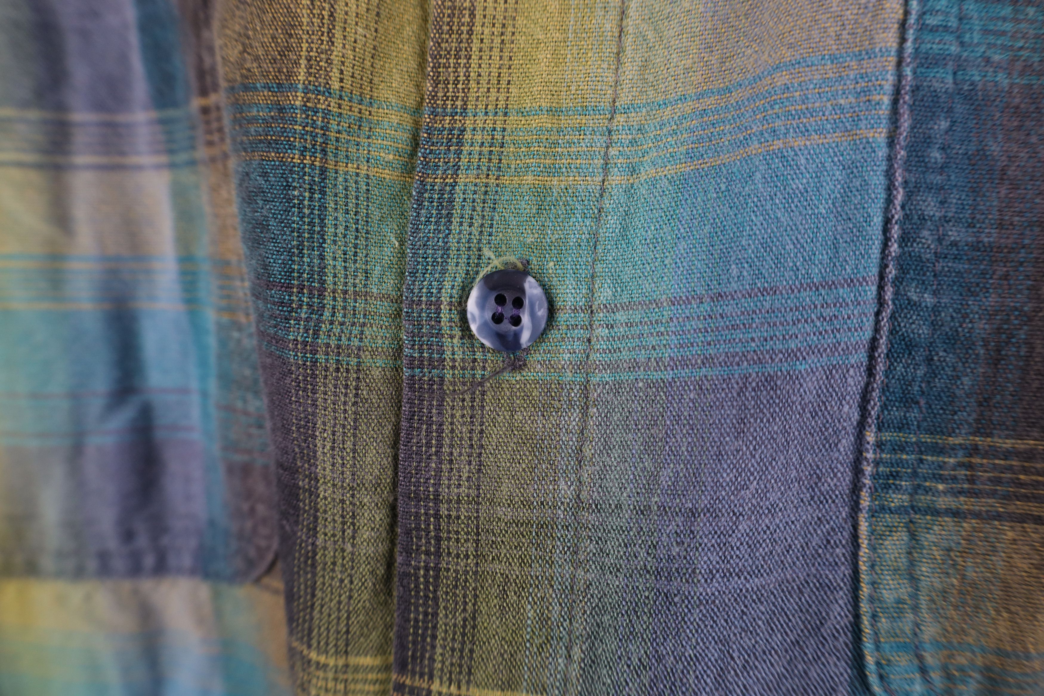 Vintage Vintage 90s IOU Flannel Madras Plaid Collared Button Shirt Size US L / EU 52-54 / 3 - 4 Thumbnail