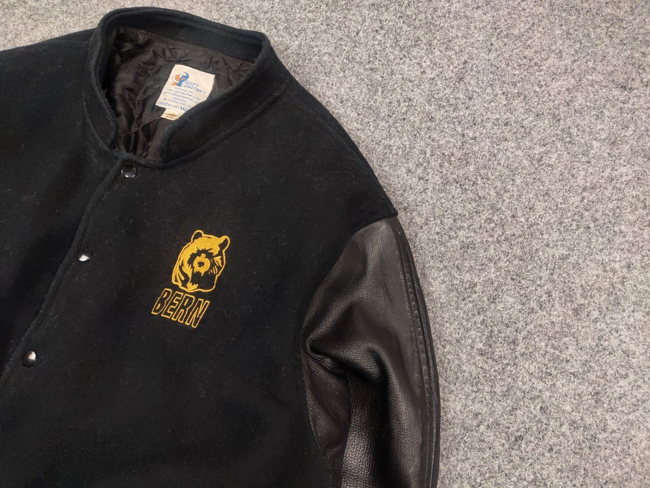 NBA Rare Vintage 90's Grizzlies Bern Wool Leather Bomber jacket Size US XL / EU 56 / 4 - 4 Thumbnail