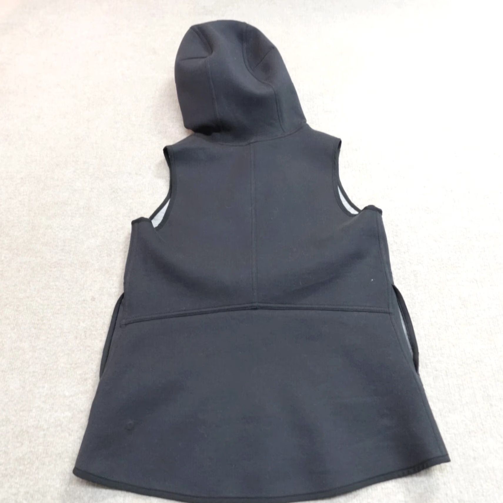 Lululemon Lululemon Vest Small Gray Hooded Reversible Insculpt Jacket Women's S Gray Reversible Activewear 2000s? Size S / US 4 / IT 40 - 7 Thumbnail