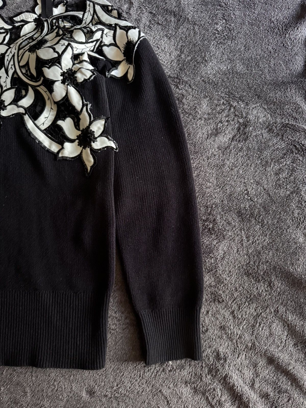Sacai Sacai Black & White Floral sweaters RARE japanesse brand Size S / US 4 / IT 40 - 4 Thumbnail