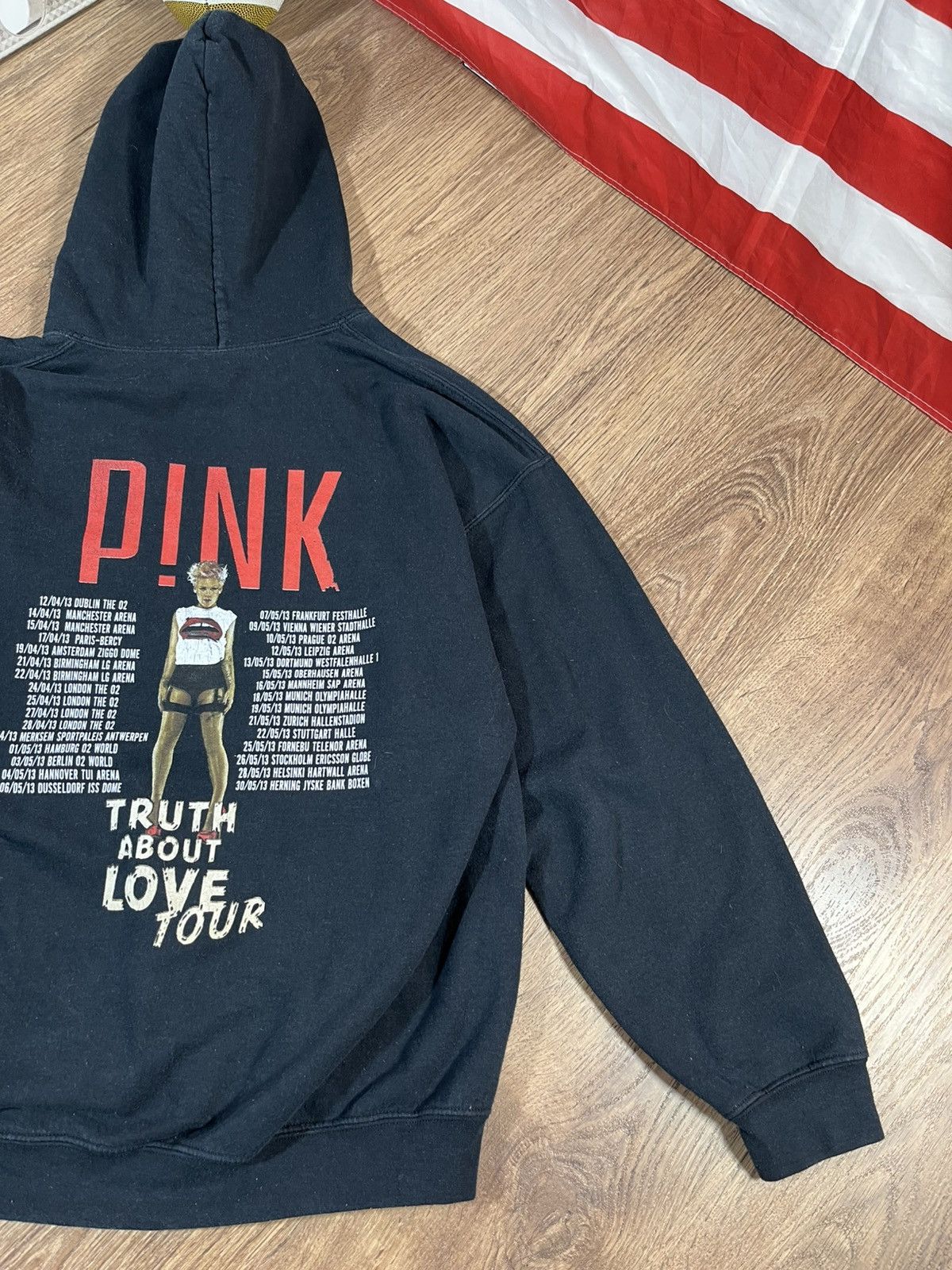 Pink Vintage Pink Truth About Love Tour 2013 Hoodie Size US L / EU 52-54 / 3 - 9 Thumbnail