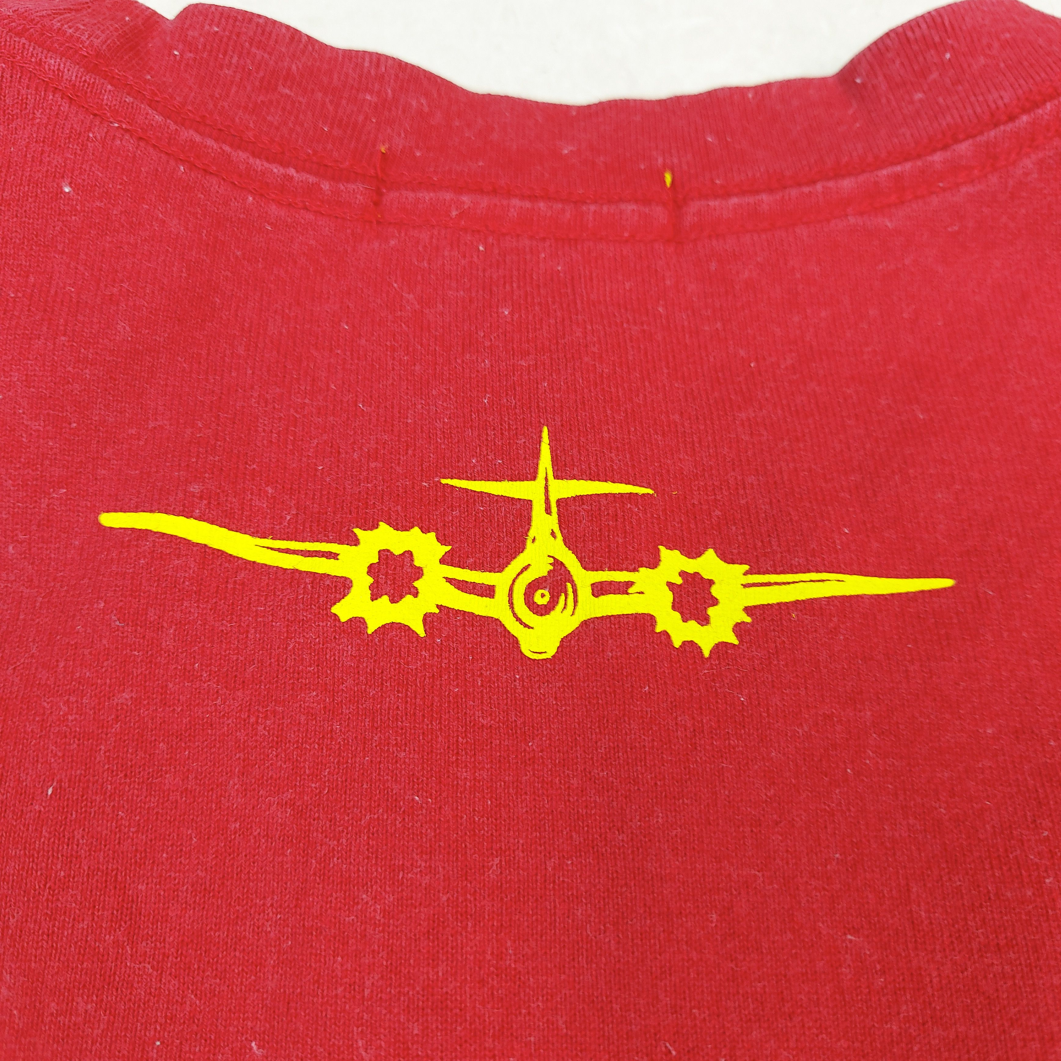 Uniqlo Vintage Y2K Roy Lichtenstein Airplane Pop Art TEE Size US L / EU 52-54 / 3 - 5 Thumbnail
