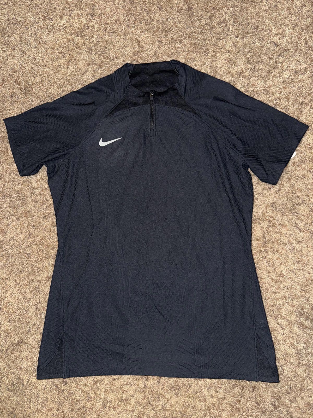 Nike Unreleased Nike Men’s Vaporknit Triple Black Short Sleeve 1/4 Zip Shirt Sample Size US L / EU 52-54 / 3 - 1 Thumbnail
