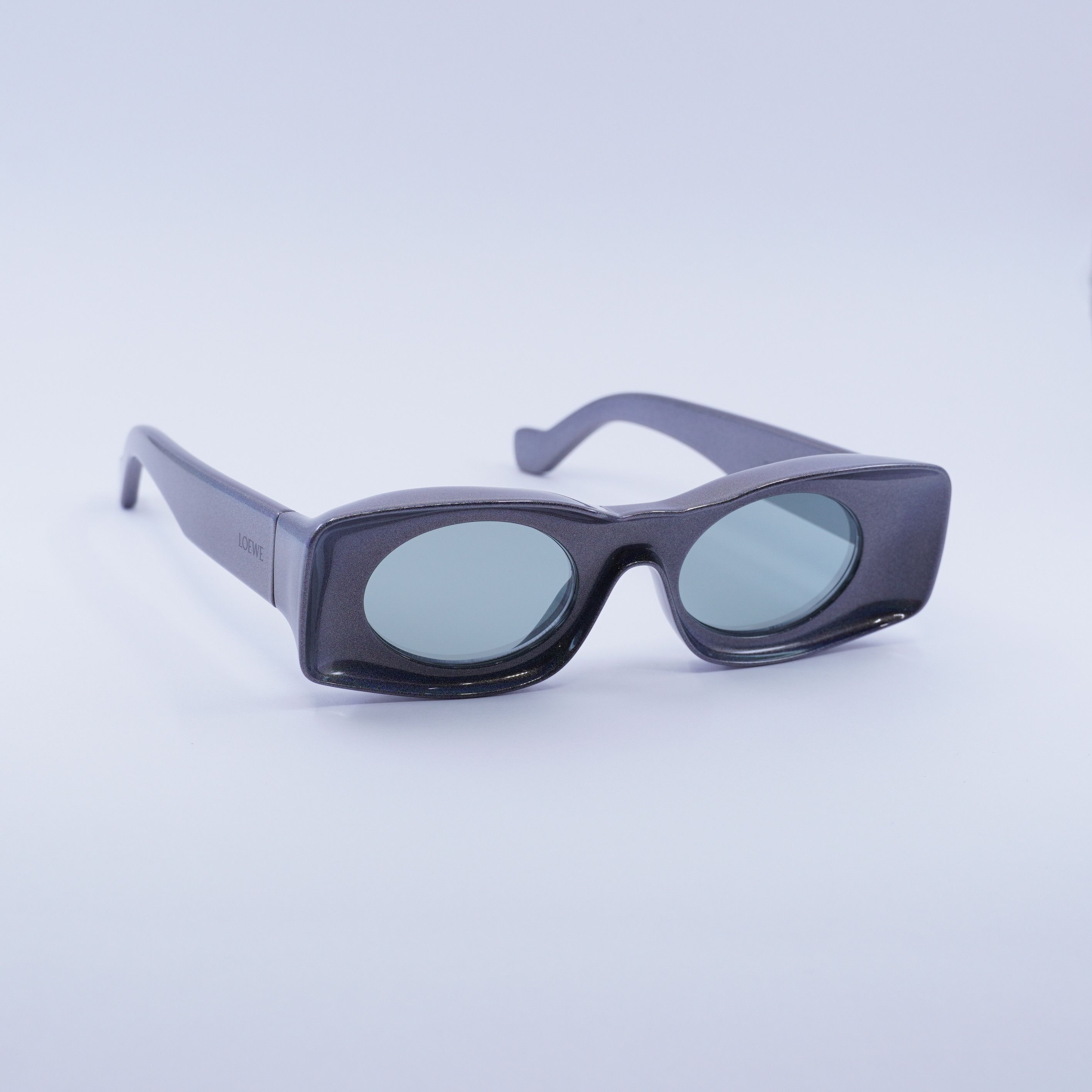 Loewe Loewe LW40033I 05X Sunglasses Pearlescent Rectangle Frame Size ONE SIZE - 9 Thumbnail