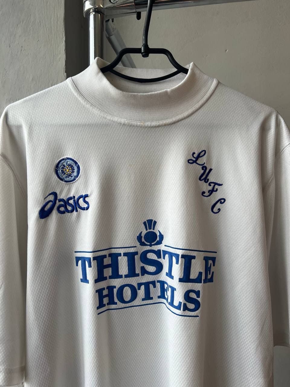 Asics 1995/96 LEDDS UNITED HOME SOCCER JERSEY FOOTBALL SHIRT ASICS Size US L / EU 52-54 / 3 - 3 Thumbnail