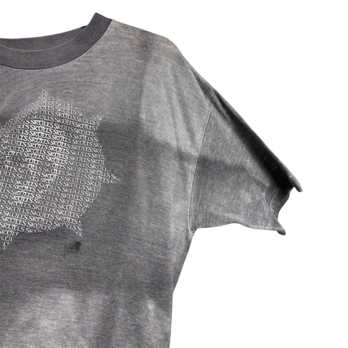 Vintage Vintage 90s Skulls Distressed T-Shirt / Sun Faded Size US XL / EU 56 / 4 - 10 Thumbnail