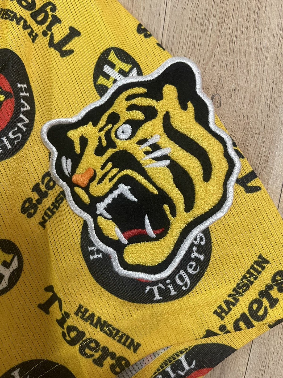 Japanese Brand × Mizuno Steal 🔥 Vintage Hanshin Tigers Baseball Jersey AOP L Size US L / EU 52-54 / 3 - 6 Thumbnail