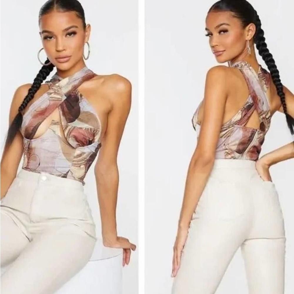 Designer PrettyLittleThing l NWT Abstract Crossover Zip Top Size 6 Size M / US 6-8 / IT 42-44 - 1 Thumbnail