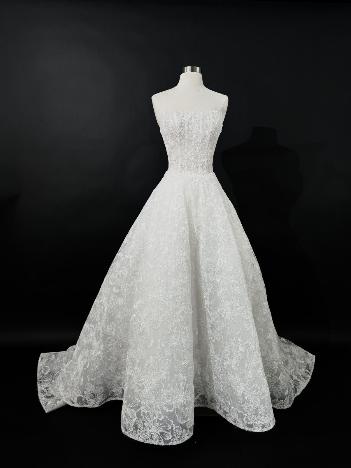Other Preloved US 6 Anna Augusta Embroidery lace Bridal Gown Size M / US 6-8 / IT 42-44 - 2 Thumbnail