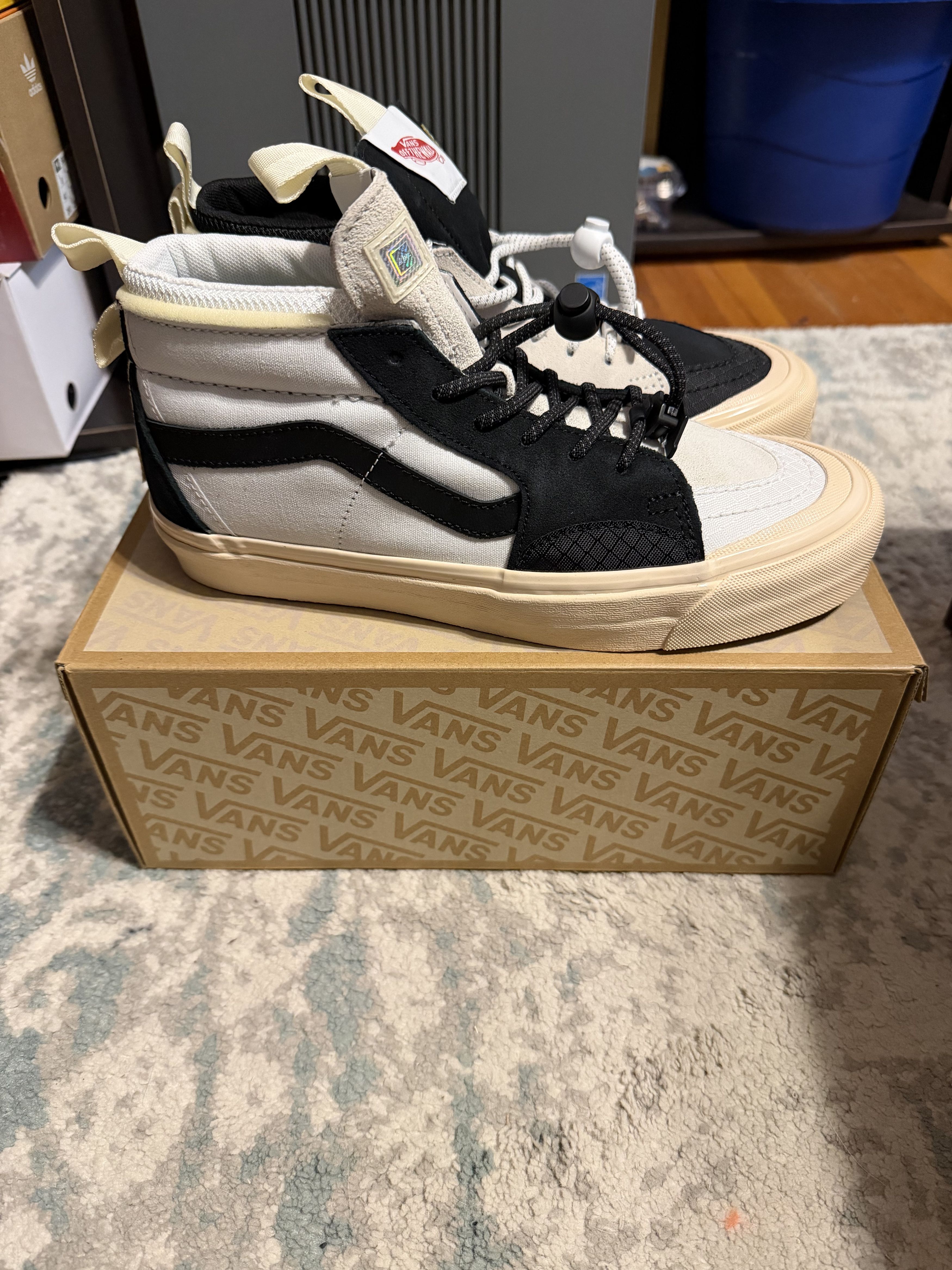 Vans Advisory Board Crystals x Vans Sk8-EXT High Black White Size US 8 / EU 41 - 2 Thumbnail