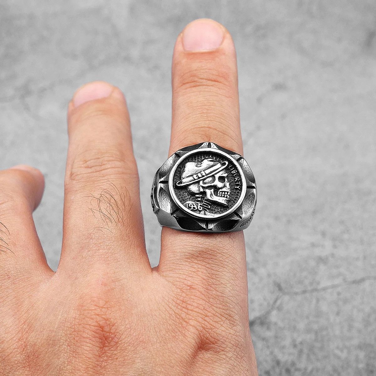Vintage Retro Stylish Skull Men Ring Size ONE SIZE - 1 Thumbnail