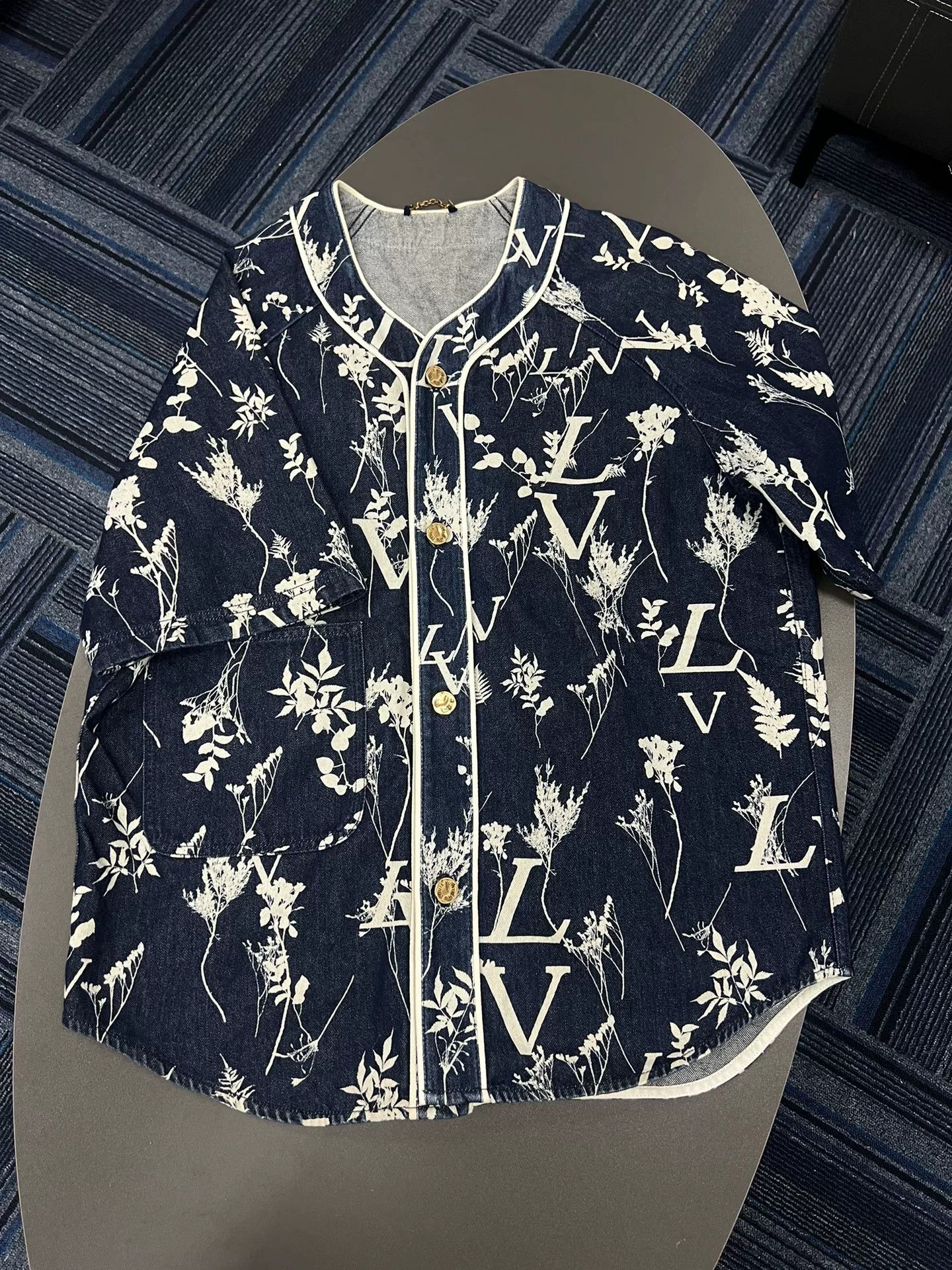 Louis Vuitton LV Floral Short Sleeve Baseball Shirt Size US L / EU 52-54 / 3 - 1 Thumbnail