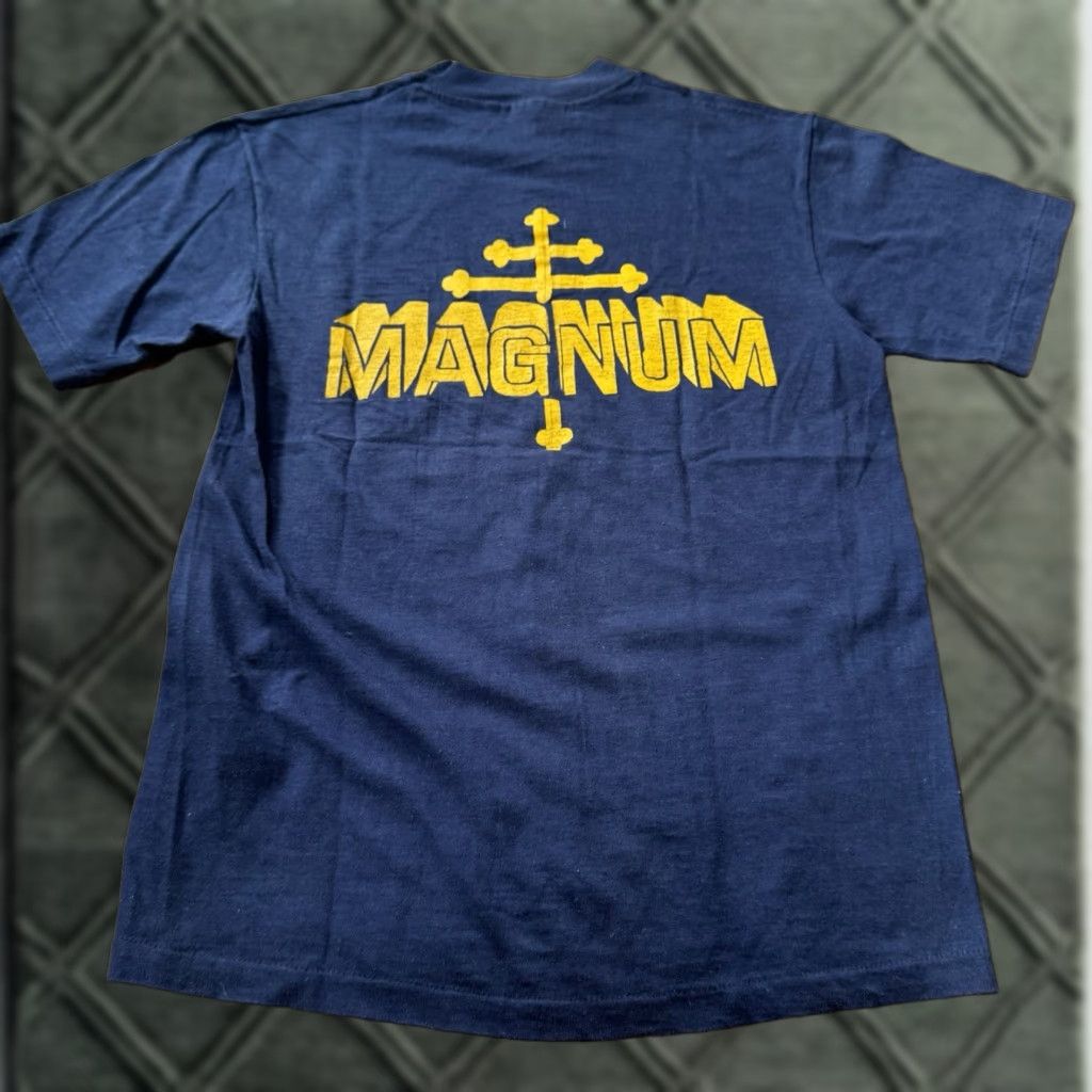 Hanes VINTAGE 1980s MAGNUM PI TV SHOW CAST & CREW T-SHIRT Hanes Size S Blue Men Graphic Tee Hawaii Hawaiian 80s Size US S / EU 44-46 / 1 - 1 Thumbnail