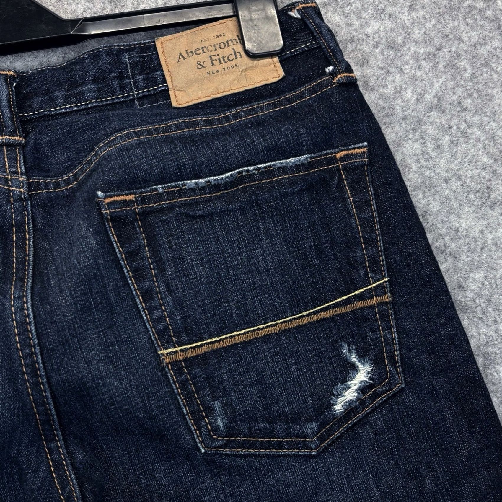 Abercrombie & Fitch Abercrombie & Fitch Jeans W33 L32 Darkwash Distressed Skinny Button Fly Pant Size US 33 - 6 Thumbnail
