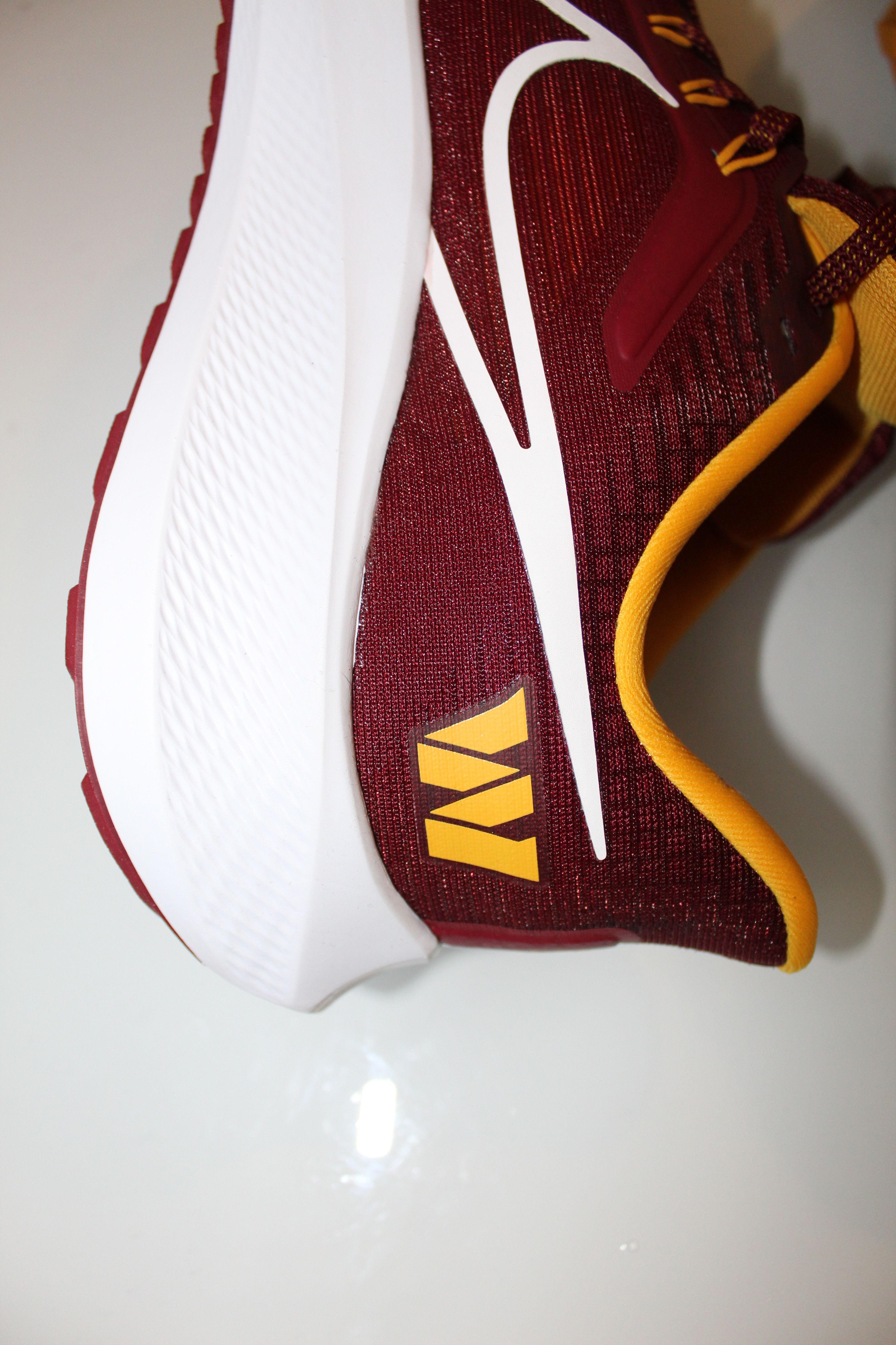 Nike Nike Air Zoom Pegasus 39 – Washington Commanders Edition Size US 10.5 / EU 43-44 - 6 Thumbnail