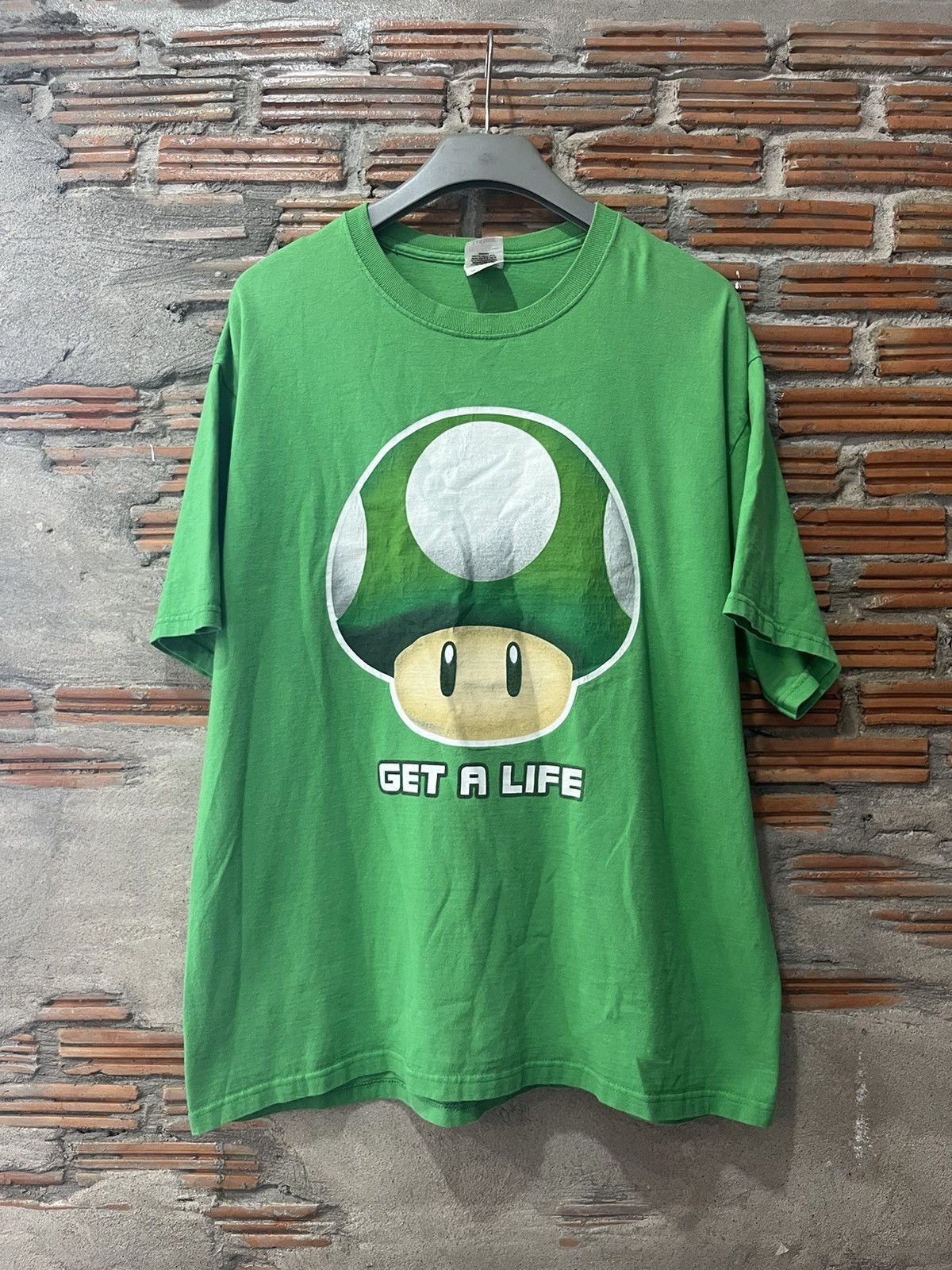 Nintendo Vintage Mario 1UP Mushroom Get A Life 2004’s Nintendo Tshirt Size US XL / EU 56 / 4 - 2 Thumbnail