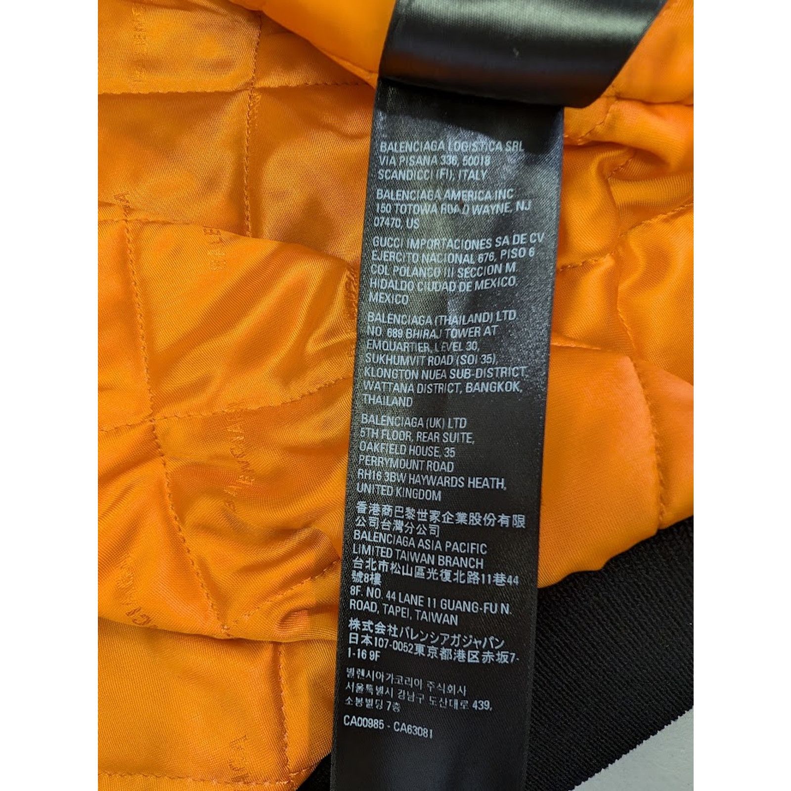 Balenciaga o1rshd1 Leather Grainy Worn Out Bomber in Black Size US M / EU 48-50 / 2 - 22 Thumbnail