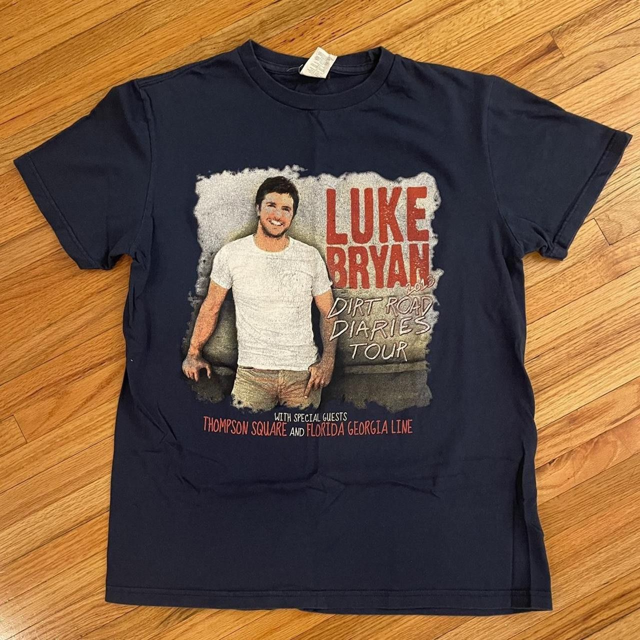 Gildan 2013 Luke Bryan Dirt Road Diaries Tour T-Shirt Size US M / EU 48-50 / 2 - 1 Thumbnail