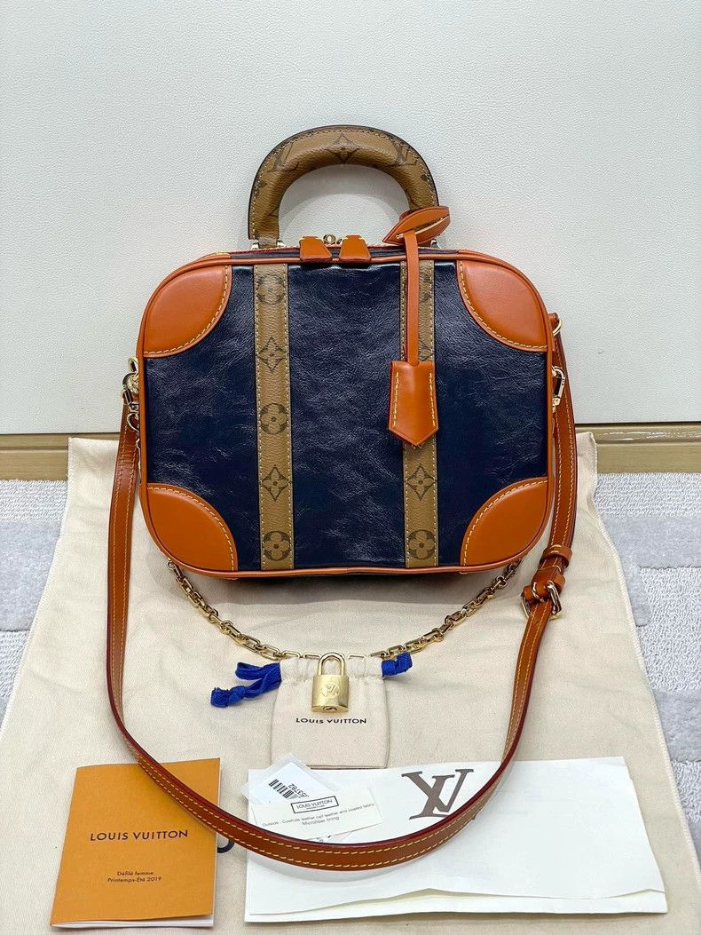 Louis Vuitton Louis Vuitton Show style presbyopic color-matching carryin Size ONE SIZE - 1 Thumbnail