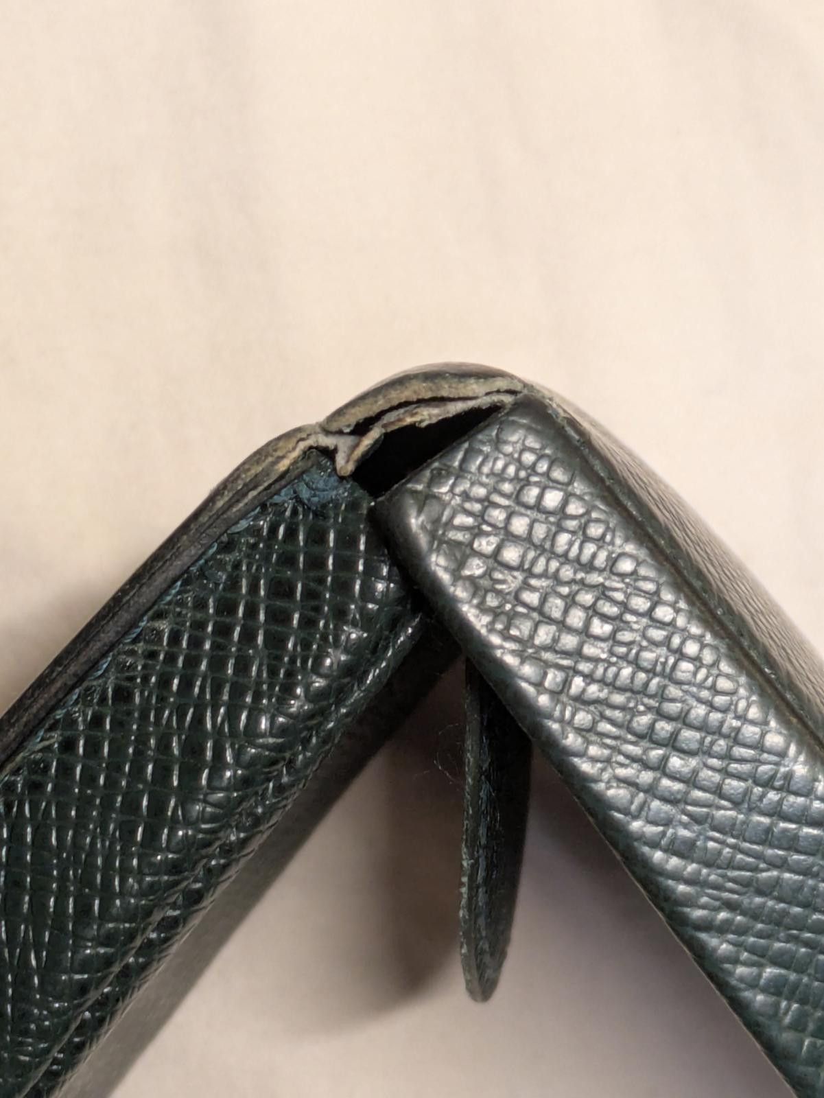 Louis Vuitton Louis Vuitton Taiga Porto MonCuvette Coin Case Dark Green Size ONE SIZE - 9 Thumbnail