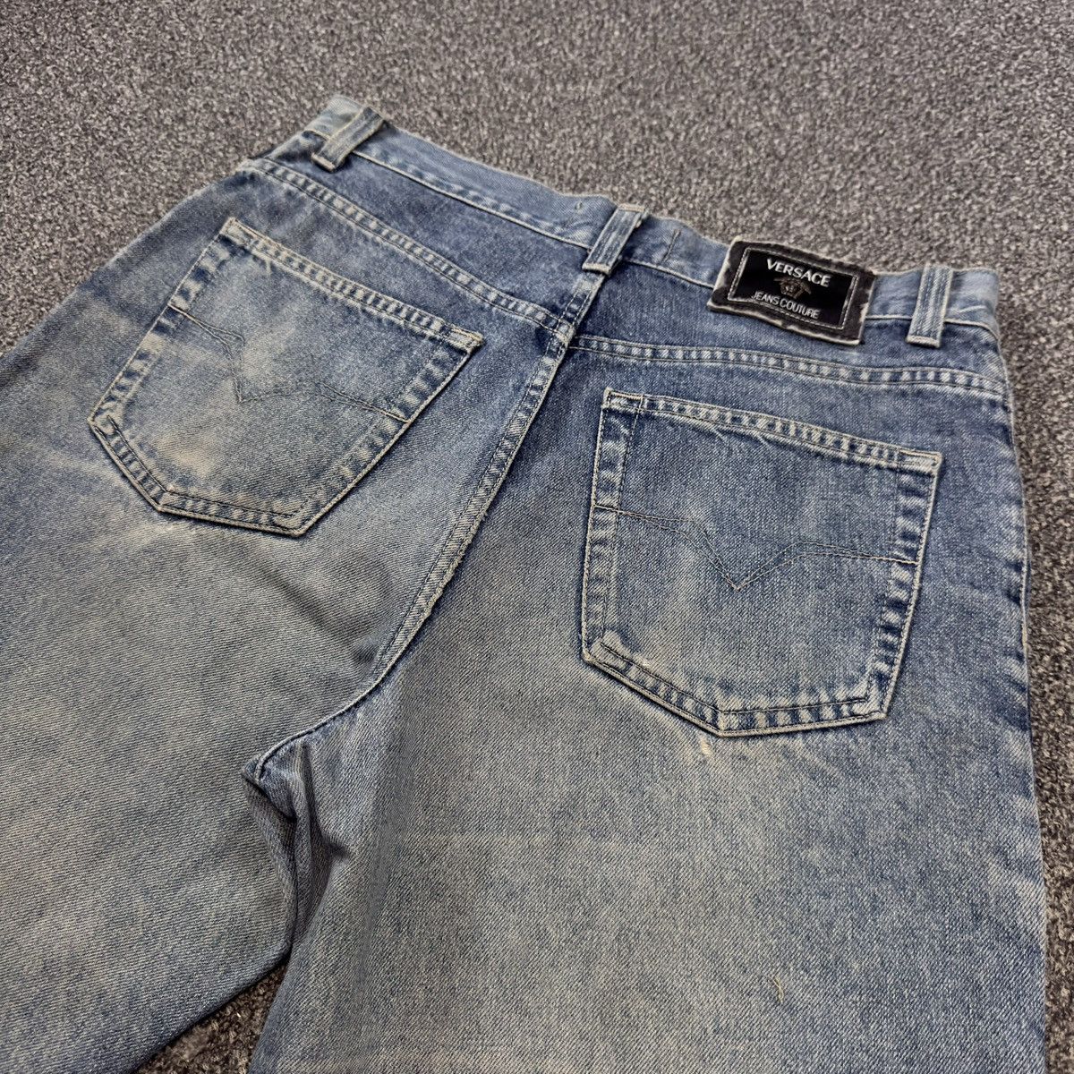 Versace Jeans Couture Vintage 90s Baggy Fit Versace Heavy Fade Denim Made in Italy Size US 34 / EU 50 - 8 Thumbnail