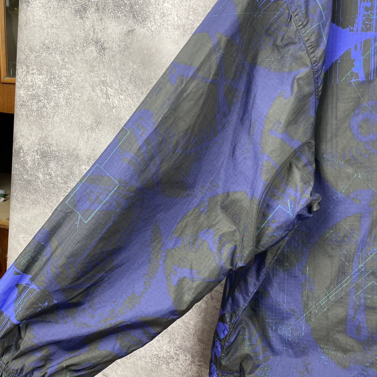 Nike Vintage Nike 90s Rare Track Jacket Big Sleeve Graphic Print Size US XL / EU 56 / 4 - 14 Thumbnail