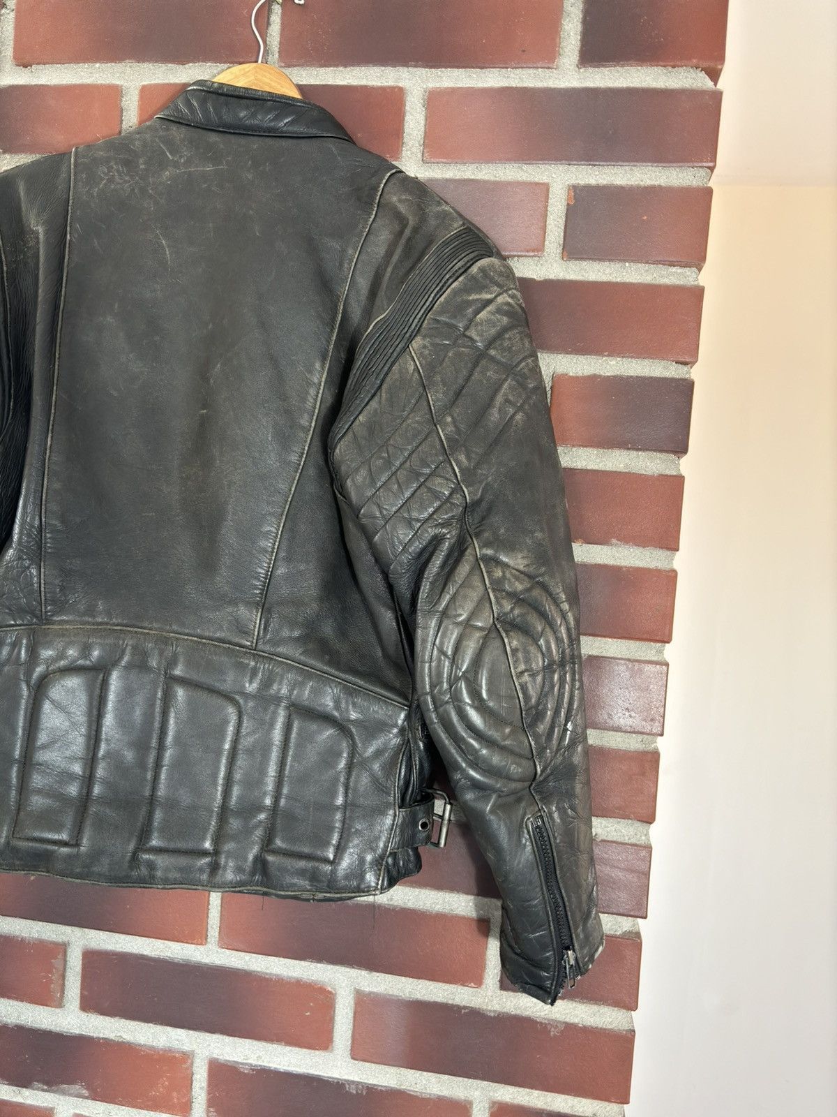 Vintage Vintage Leather Jacket men bikers 90s distressed avant-garde Size US S / EU 44-46 / 1 - 7 Thumbnail