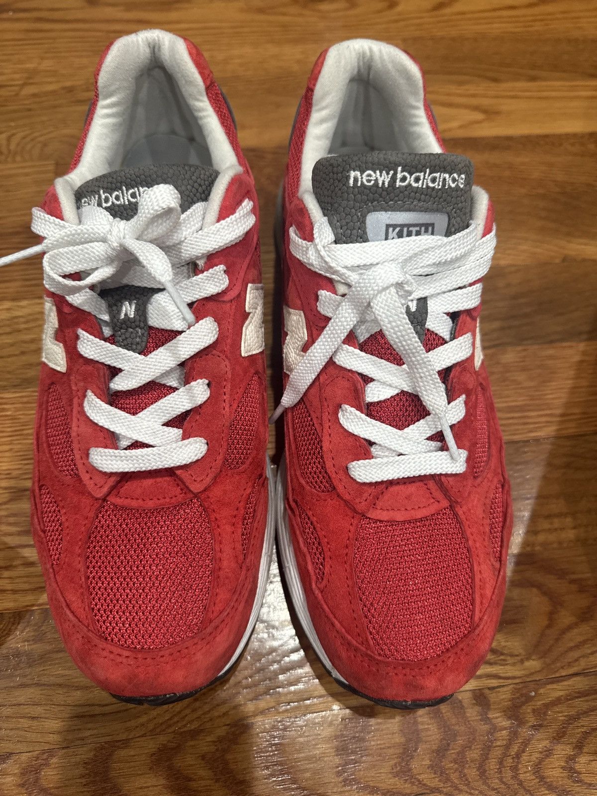 Kith × New Balance New Balance 992 Kith Kithmas Red Size US 9.5 / EU 42-43 - 5 Thumbnail