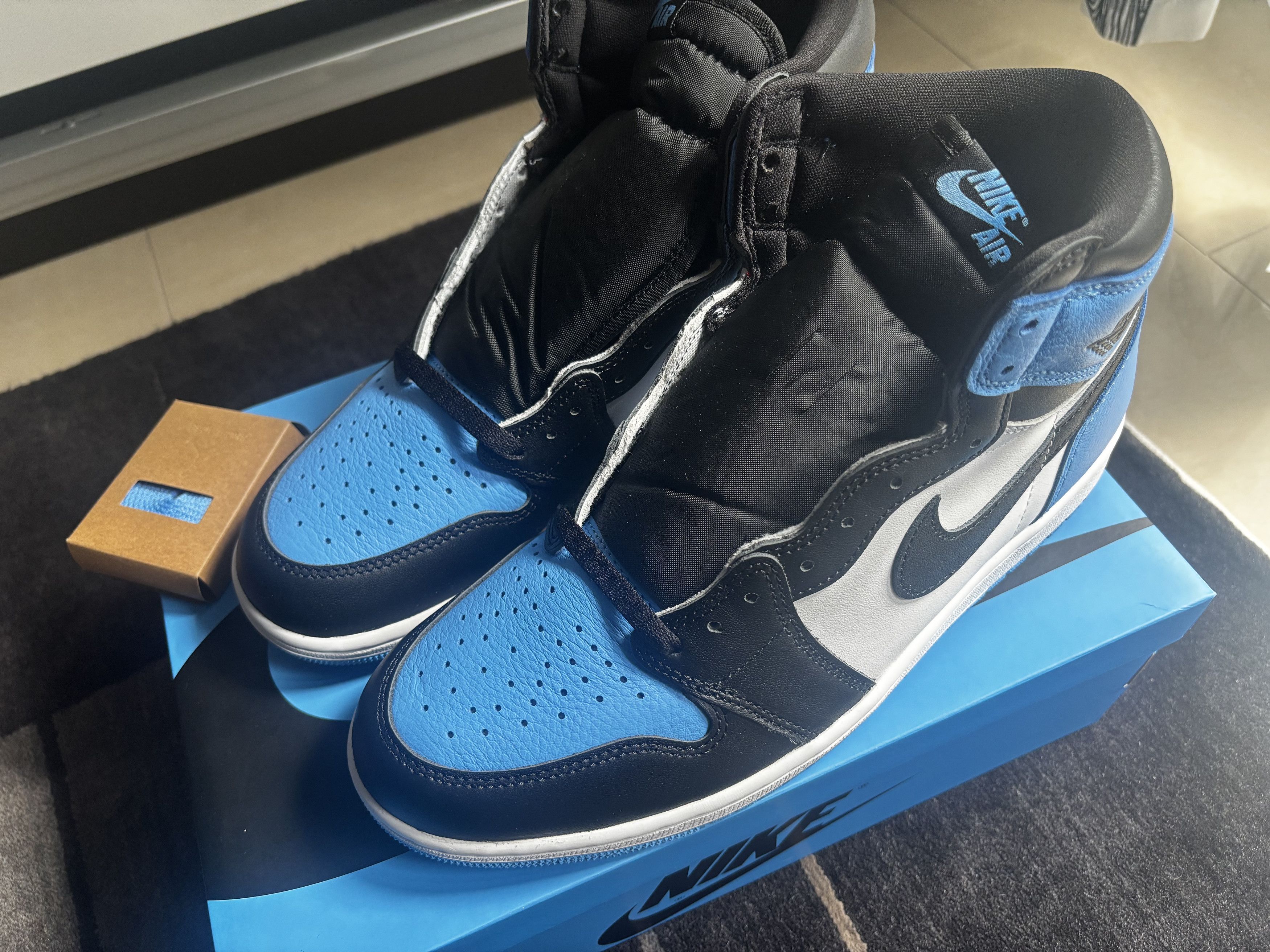 Jordan Brand Nike Air Jordan 1 Retro High UNC Toe 2023 US10.5/EU44.5 Size US 10.5 / EU 43-44 - 2 Thumbnail