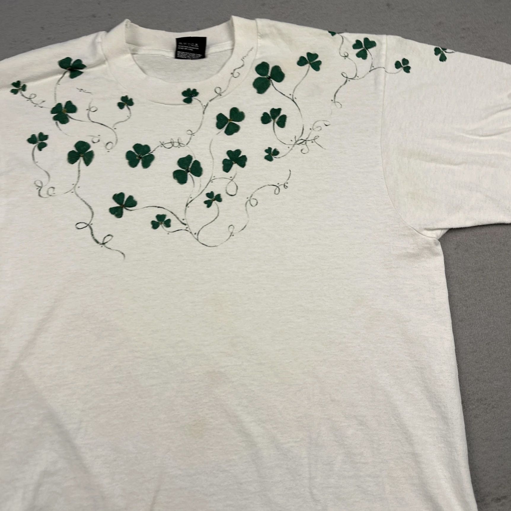 Vintage VINTAGE Screen Stars Best Shirt Mens Large White Shamrock Clover Graphic 90s USA Size US L / EU 52-54 / 3 - 6 Thumbnail