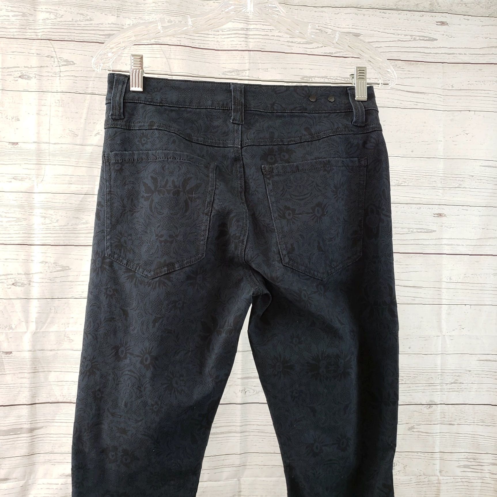 Vintage CAbi Womens Jeans Skinny Mid Rise 6 Blue Floral Denim 30 Inseam Cotton Blend Regular Womens Size 28" / US 6 / IT 42 - 4 Thumbnail