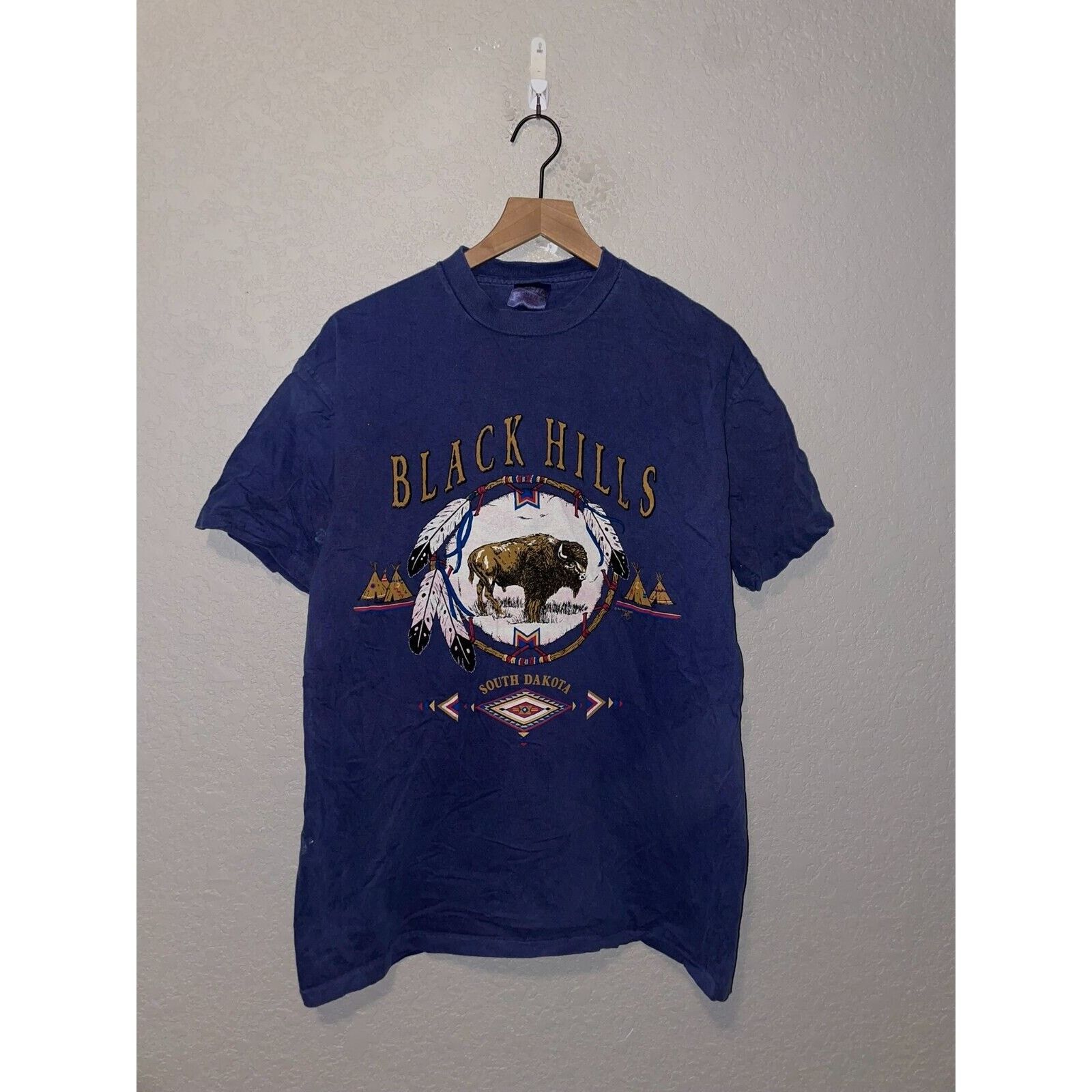 Vintage Vintage Bison Shirt Black Hills South Dakota Buffalo Tee 90s Size US L / EU 52-54 / 3 - 1 Thumbnail