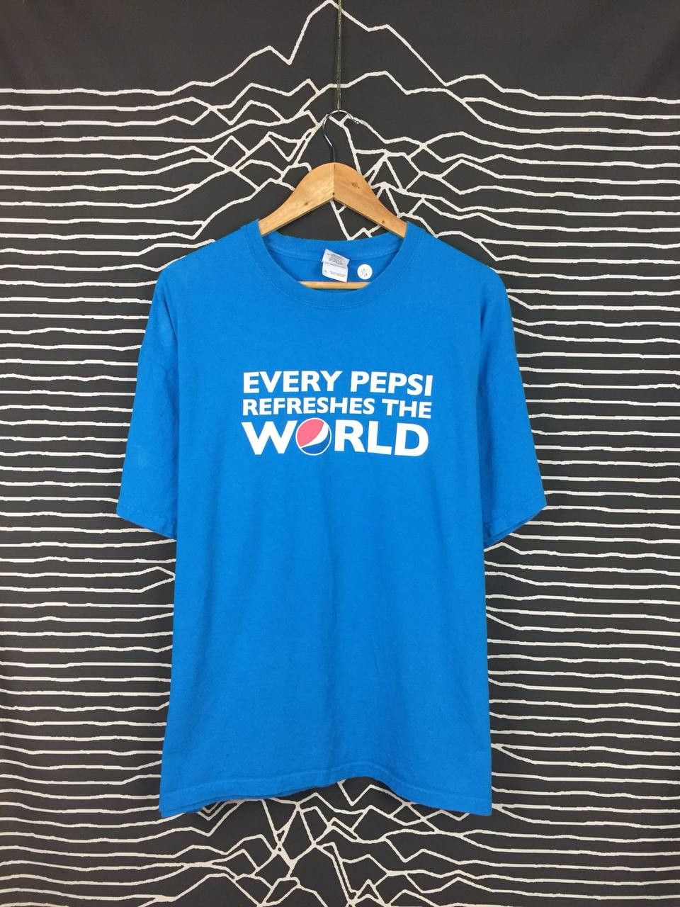 Pepsi × Vintage Every Pepsi Refreshes The World Pepsi Promo Tee Size US XL / EU 56 / 4 - 1 Thumbnail