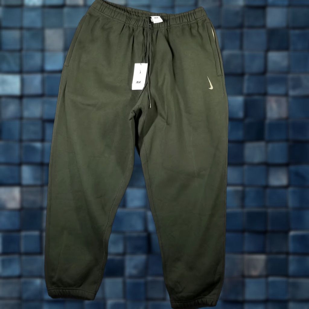 Nike VINTAGE Billie Eilish X Nike Sweatpants Adult Large Green Tapered Activewear NWT Mens Size US 33 - 1 Thumbnail