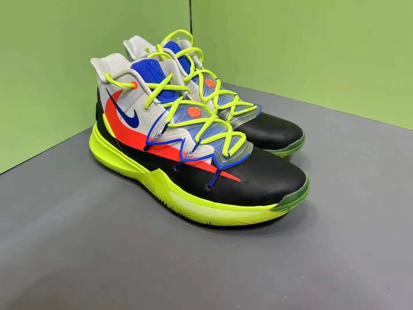 Nike Nike Kyrie 5 Basketball Shoes K15 Size US 12 / EU 45 - 4 Thumbnail
