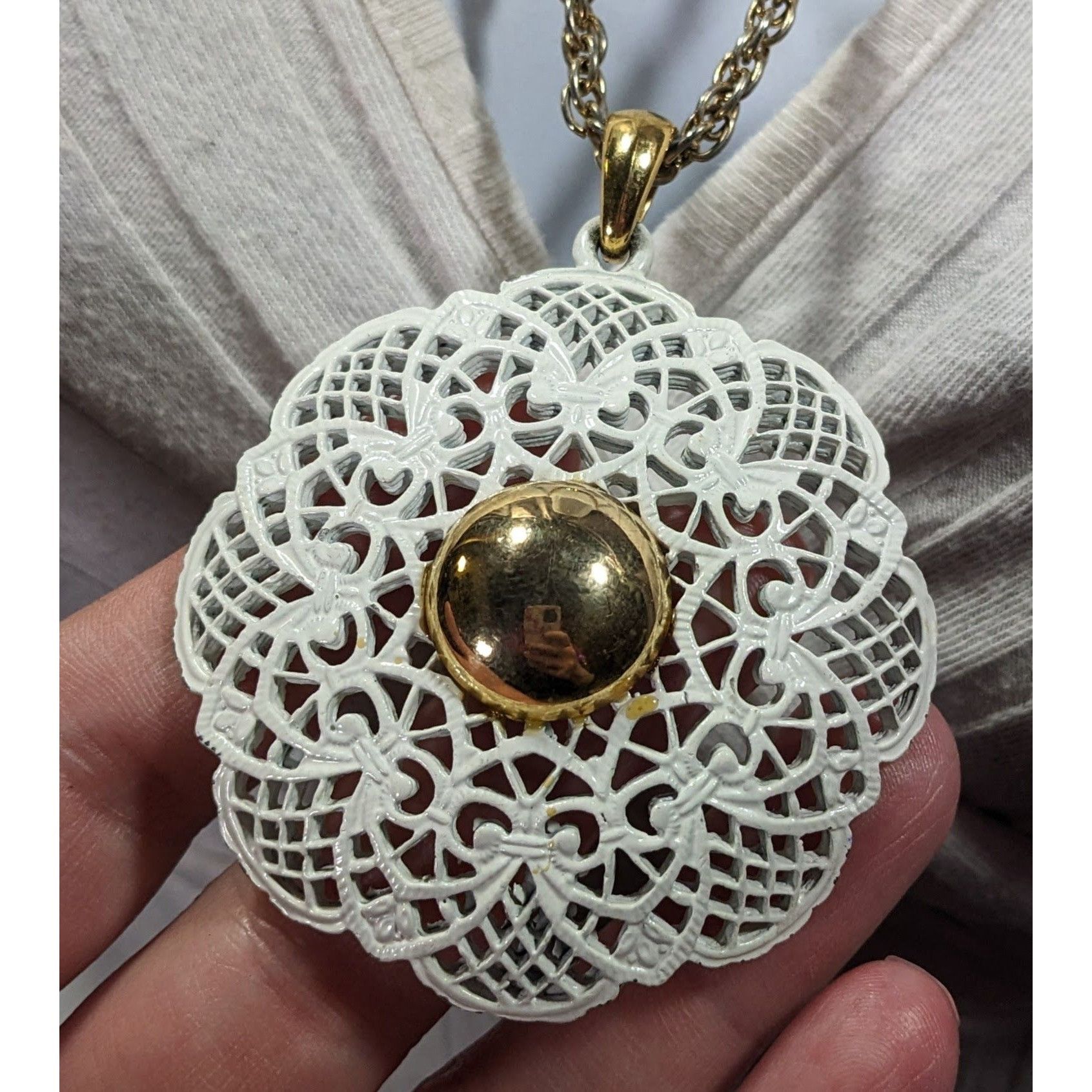 Other Vintage Victorian Style White Filigree And Gold Tone Pendant Size ONE SIZE - 7 Thumbnail