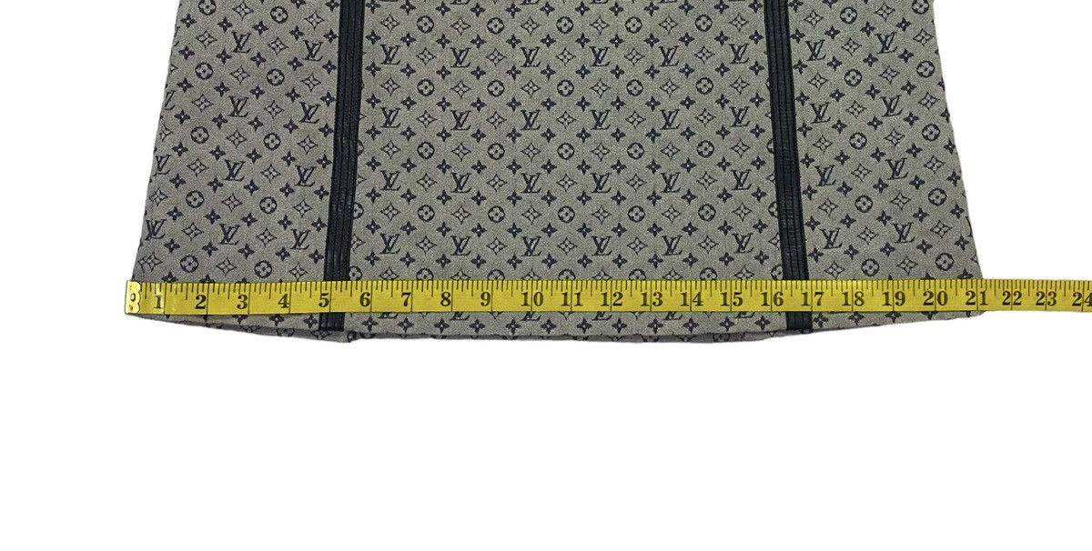 Louis Vuitton Vintage Louis Vuitton 2000 Runway Monogram Canvas Skirt Size 24" / US 00 / IT 34 - 7 Thumbnail