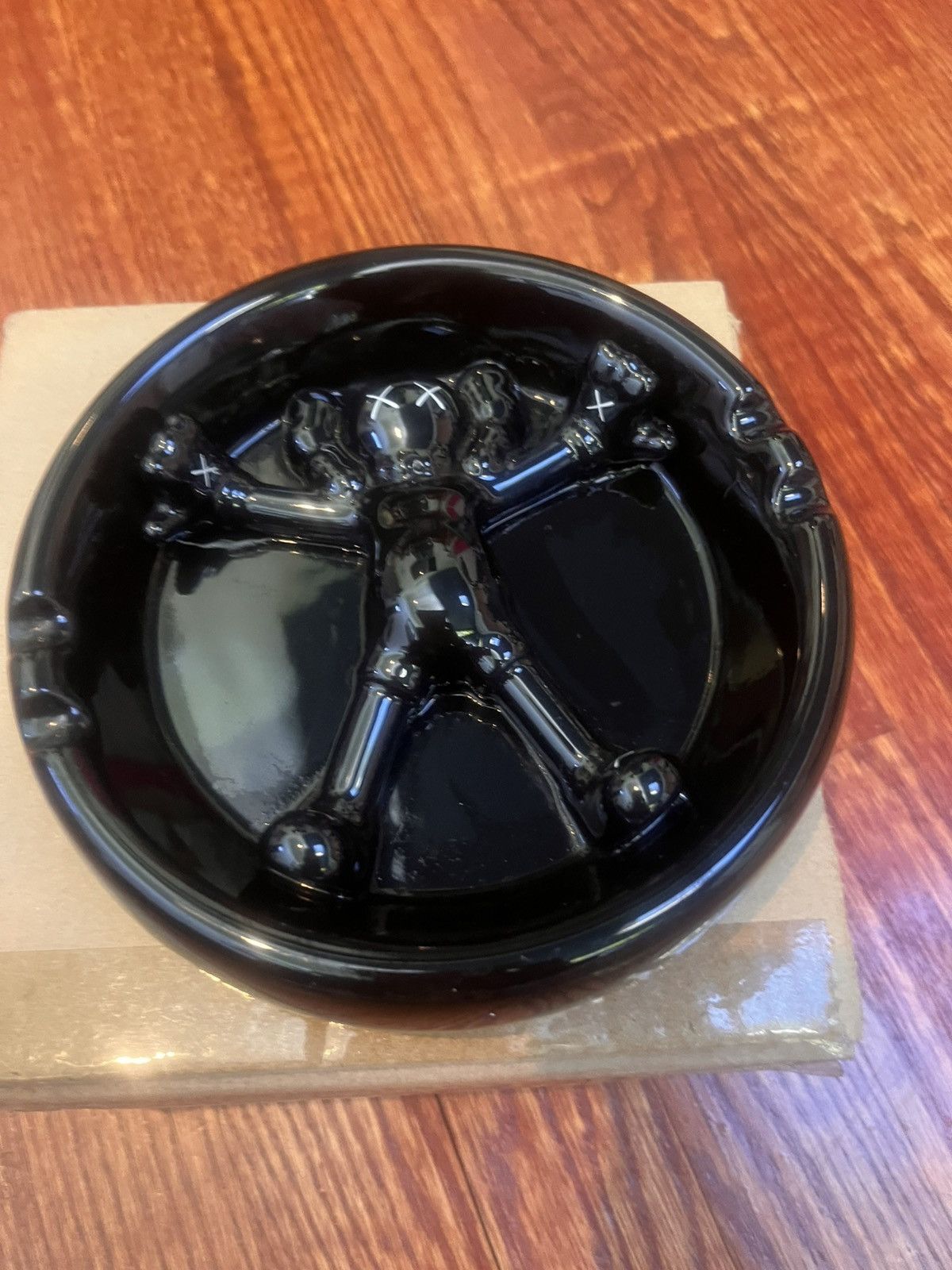 Kaws Original Fake Ashtray 2008 Size ONE SIZE - 5 Thumbnail