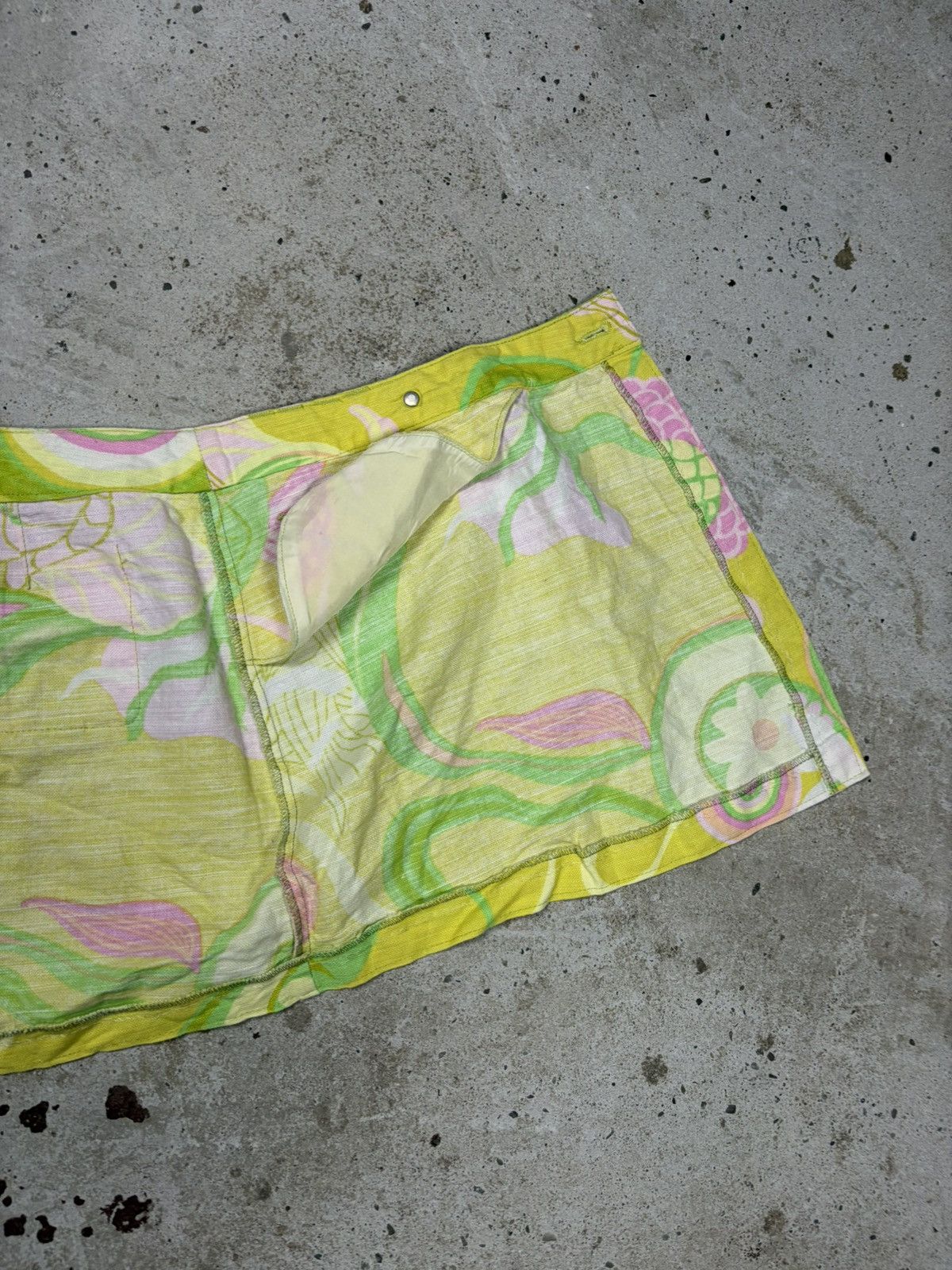 Dolce & Gabbana Vintage 2000s Dolce & Gabbana Linen Floral Print Mini Skirt Size 26" / US 2 / IT 38 - 9 Thumbnail