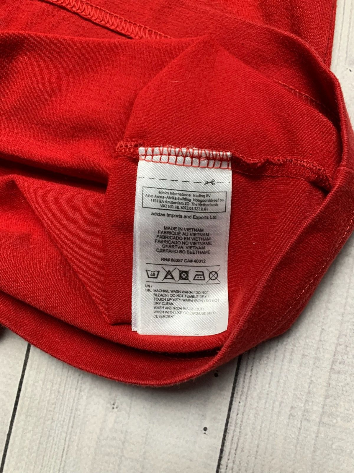 Adidas × Vintage Vintage adidas Spain soccer jersey red size Xl Size US XL / EU 56 / 4 - 5 Thumbnail