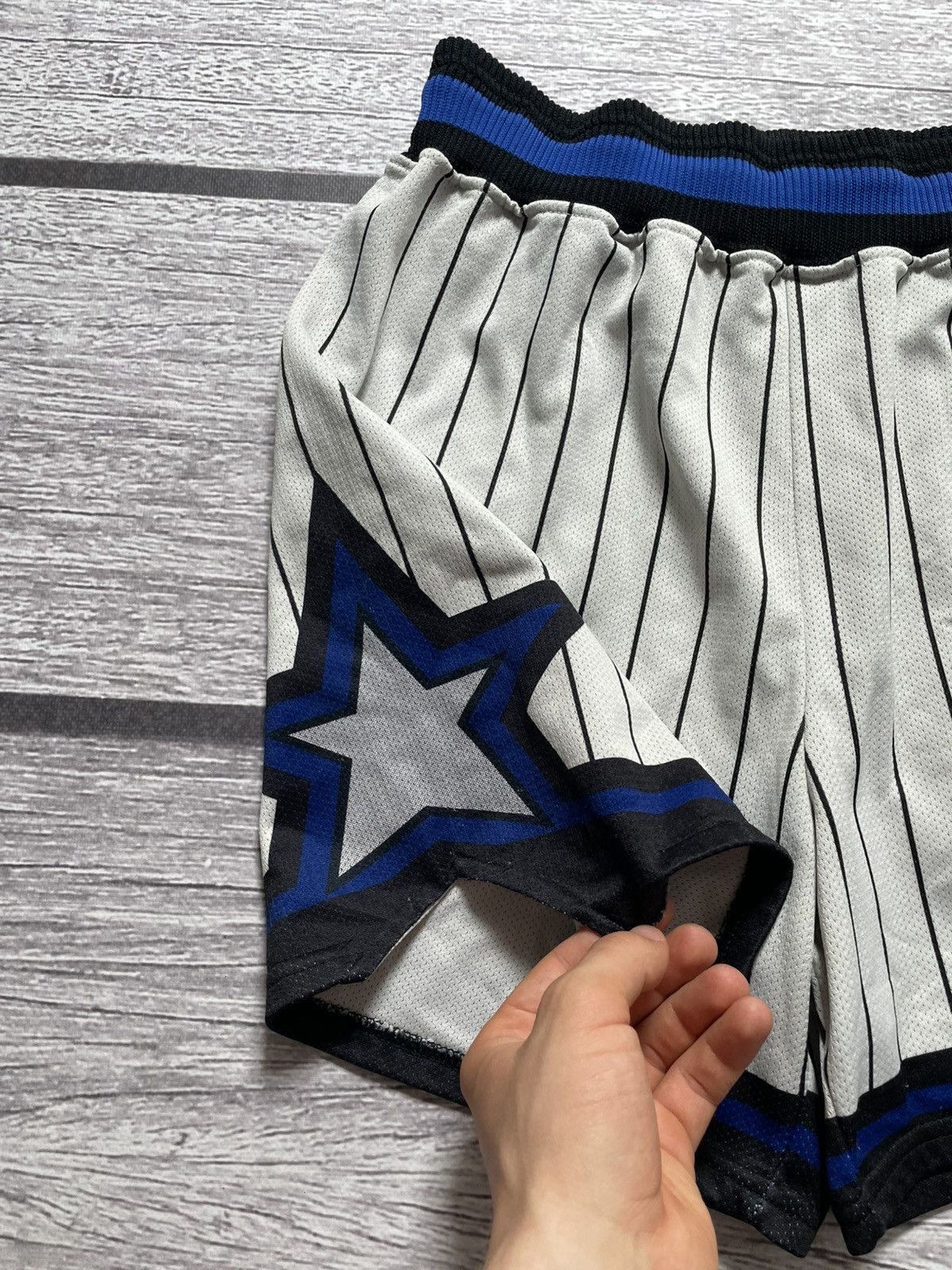 Champion Vintage Champion USA Orlando Magic NBA basketball shorts Size US 32 / EU 48 - 4 Thumbnail