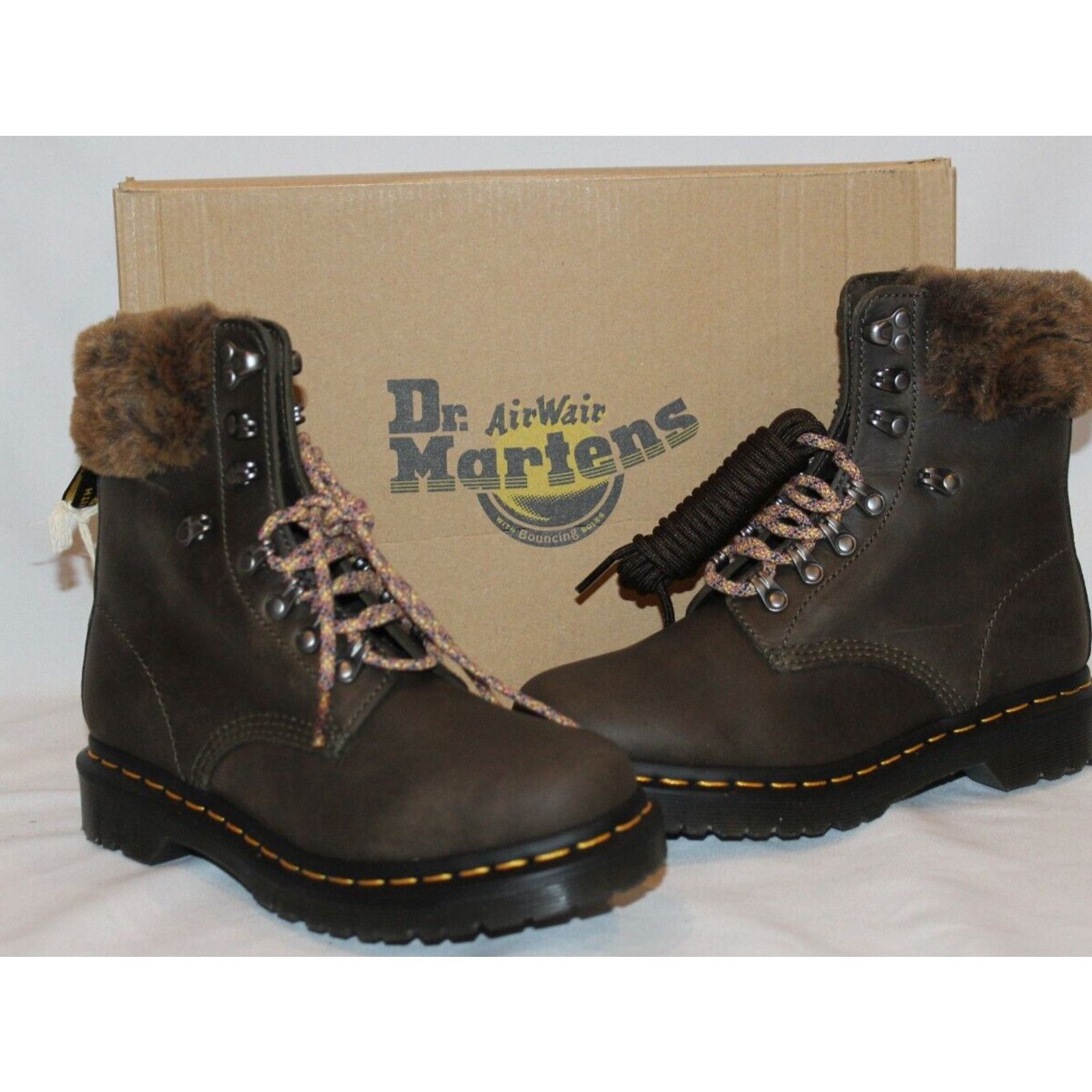 Dr. Martens NIB Dr. Martens Womens 1460 Serena Collar Leather Boots Sz 6 Size US 6 / IT 36 - 2 Thumbnail