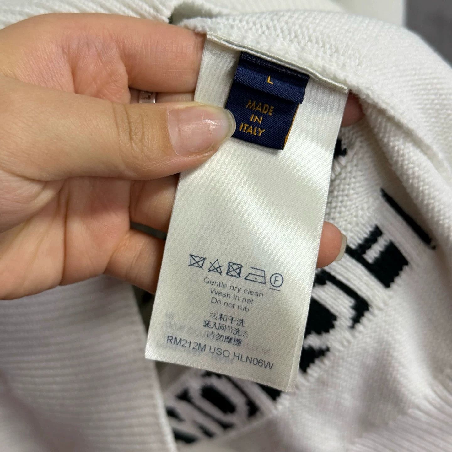 Louis Vuitton Louis Vuitton White Jacquard Letter Pullover Size US L / EU 52-54 / 3 - 4 Thumbnail