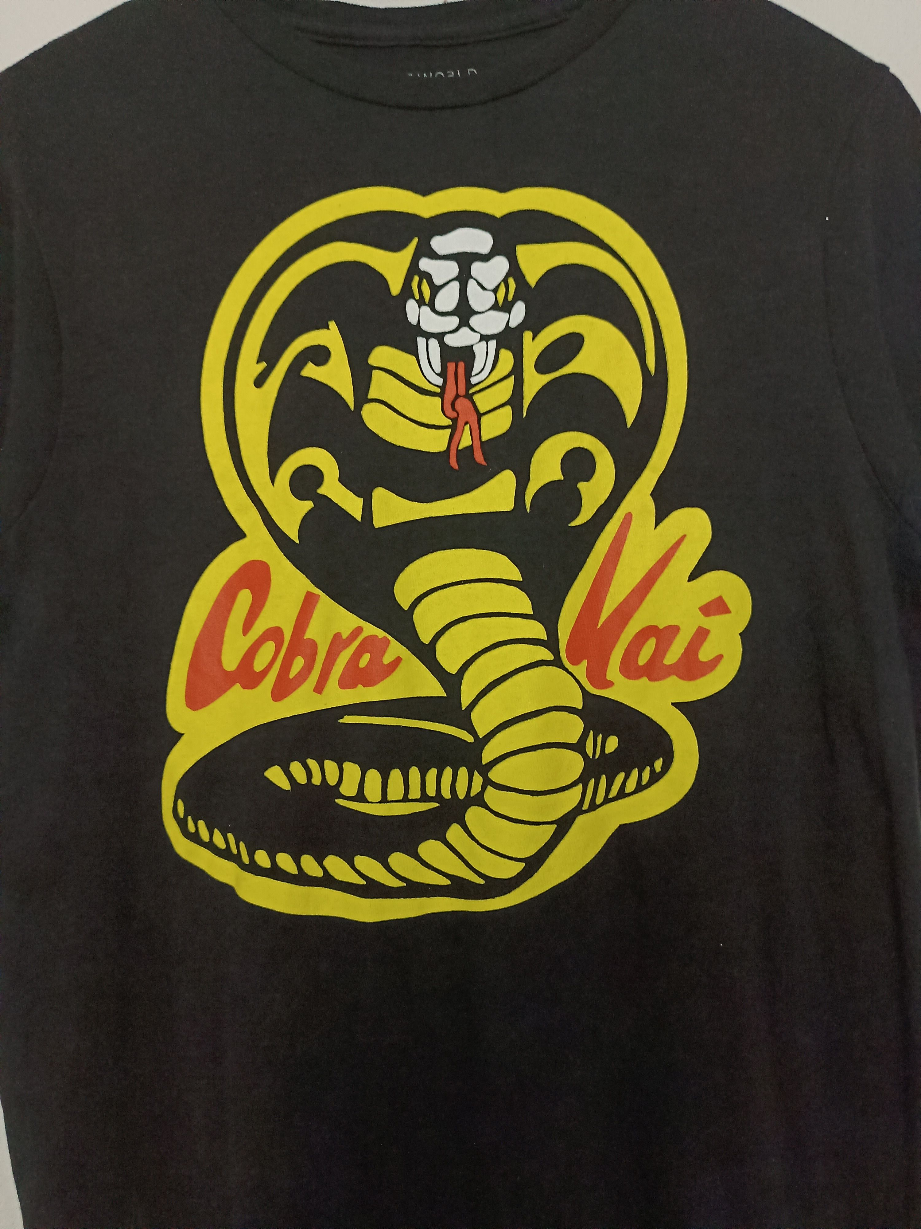 Other VINTAGE COBRA KAI KARATE KID SERIES NETFLIX MIYAGI TEE Size US S / EU 44-46 / 1 - 10 Thumbnail