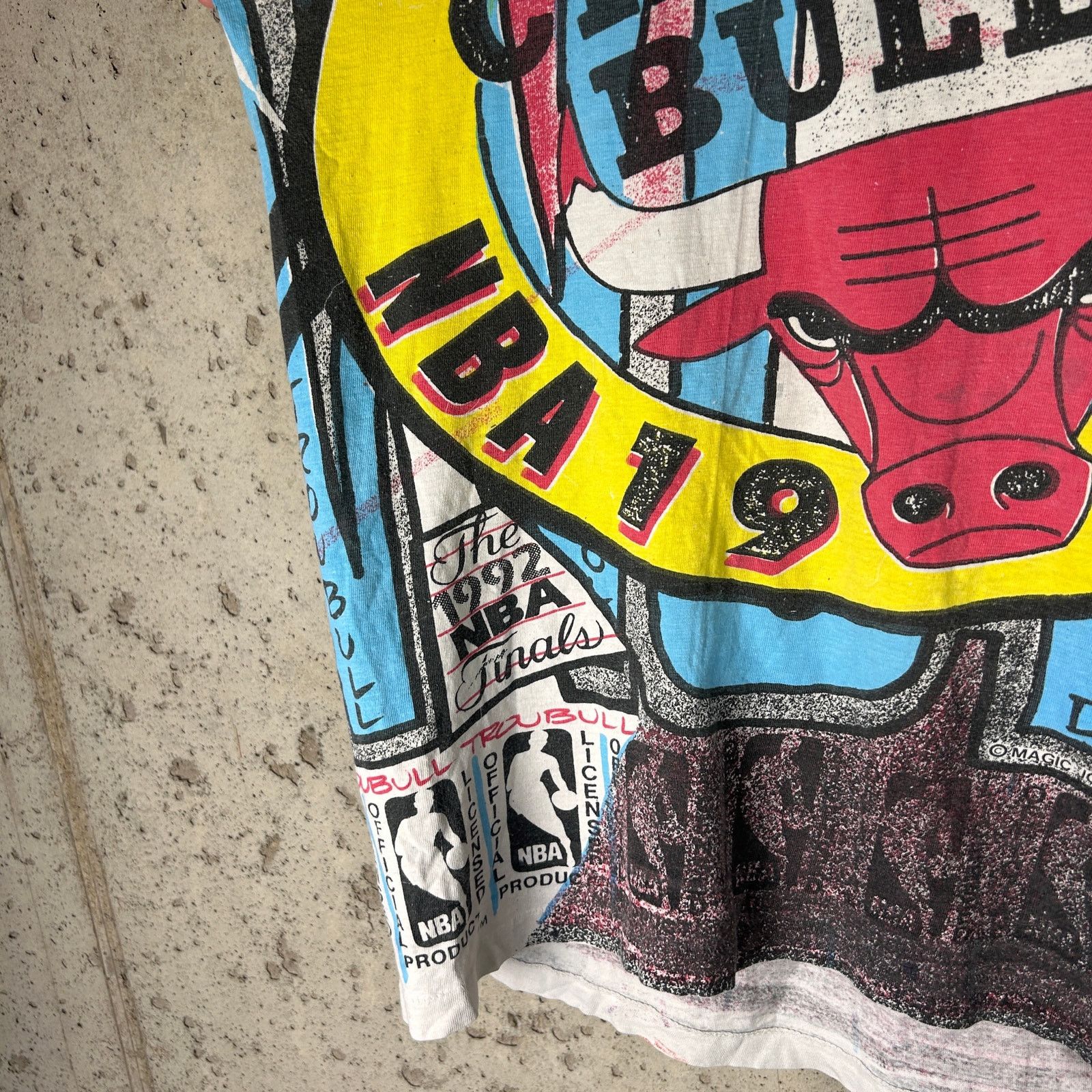 Other VTG Chicago Bulls Magic Johnson AOP 1992 Graffiti Med Shirt Size US M / EU 48-50 / 2 - 2 Thumbnail