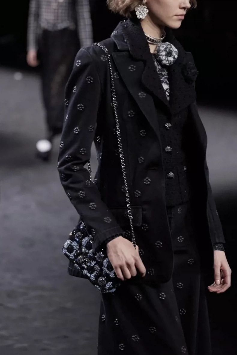 Chanel Chanel l23K black camellia denim suit jacket 2504-Nextarrow Size XXS / US 00 / IT 34 - 9 Thumbnail